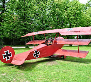 Pałac Jedlinka. Fokker Dr.1. 