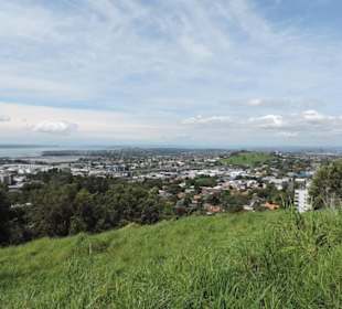Blick vom Vulkan über Auckland