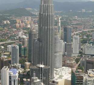 Die Türme vom KL Tower aus gesehen