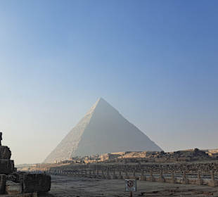 Pyramiden im Nebel