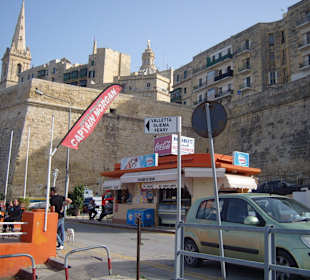 Die Anlegestelle ist links im Bild!