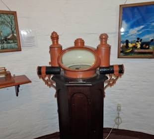 Exponate des maritimen Museums im Leuchtturm