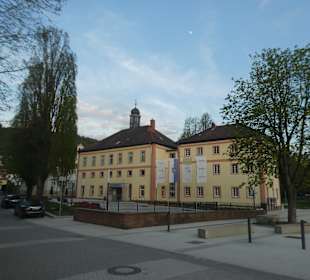 Das Alte Rathaus mit Uhrenturm am Salinenplatz