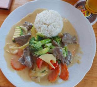 Thaiscurry mit Rinderstreifen und Gemüse mild scha