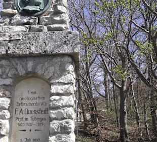 Prof. Quenstedt Denkmal