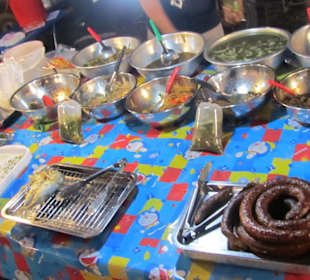 Der Bangtao Nacht-Markt mit Angeboten 015