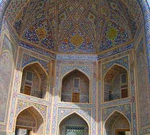 Reich geschmückte tiefe Nischen