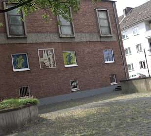 Haus Treuer Husar Blau-Gelb