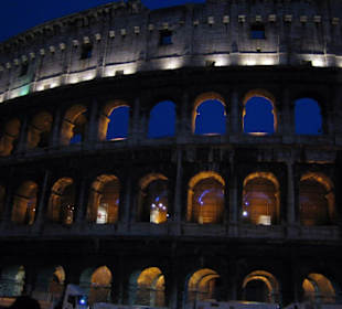 Colosseum bei Nacht