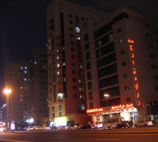 Hotel nachts, Straße Richtung Mall of the Emirates
