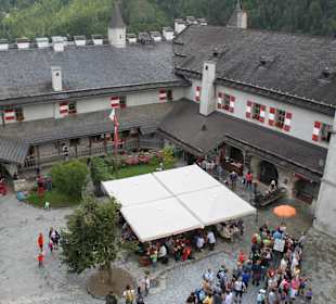 Burghof vom Glockenturm