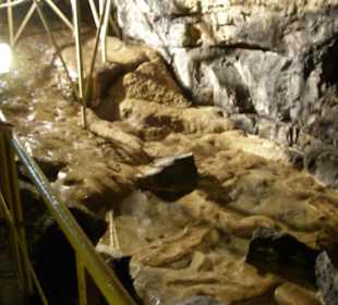 Tınaztepe Höhle - Toni Macaroni Tours