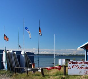 Surfen bei der Halbinsel Holnis