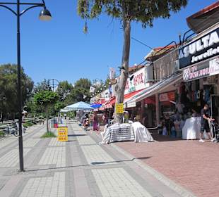 Promenade mit Geschäften