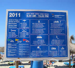Infoschild am Strand