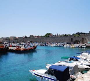 Stadtmauer und Hafen