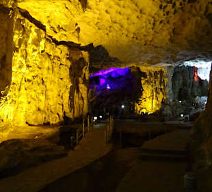 Verschieden Steinformationen in der Höhle