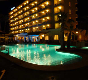 Hotel und Pool