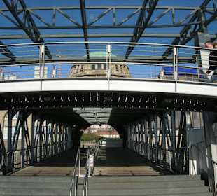 An den Ladungsbrücken