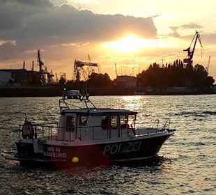 Abenddämmerung am Hafen