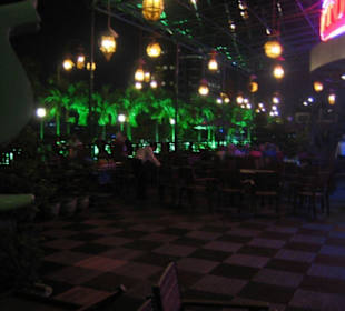 Die Dachterrasse bei Nacht