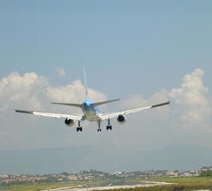 Flugzeug landet