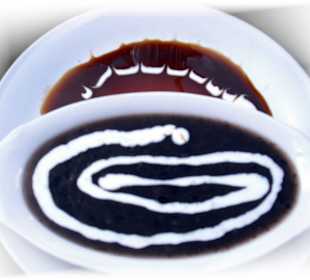 Schwarzer Reispudding (Bubuh Injin)