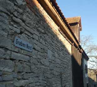 Entlang der Stadtmauer aus dem 15./16. Jahrhundert