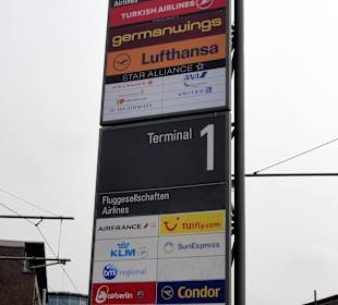 Wegweiser zu den verschiedenen Terminals