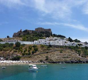 Blick auf Lindos mit Strand