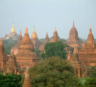 Bagan in der Abenddämmerung