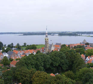 Blick vom Kirchturm auf Veere und Veerse Meer