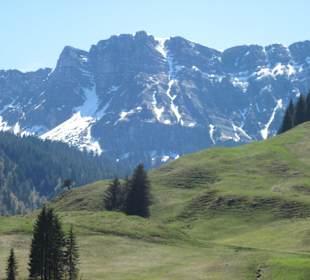 Blick auf die umliegenden Berge
