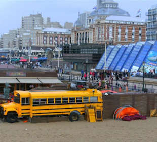 Bunte Strandpromenade