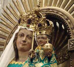 Marienstatue mit Jesuskind im Aachener Dom
