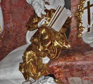 Figuren an der Kanzel der Pfarrkirche