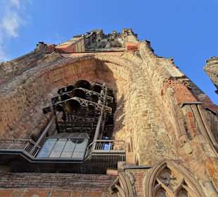 Blick vom ehemaligen Kirchenschiff zum Turm