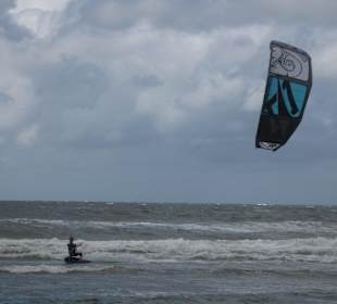 Kitesurfer in Wijk aan Zee