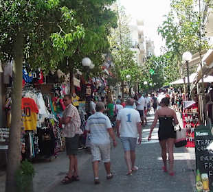 Einkaufsläden am Hafen