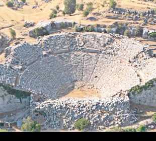 Antikes, römisches Theater (Drohnenfoto)