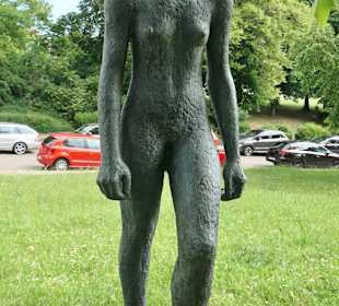 Plastik „Die Schreitende“ von Emerita Pansowovás