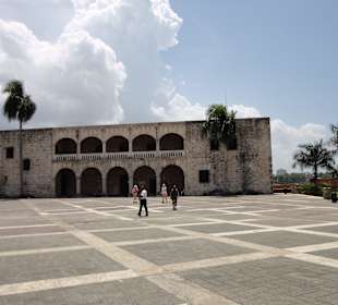 Plaza de Espana - Alcazar de Colo`n