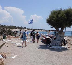 Anlagestrand mit Taverne