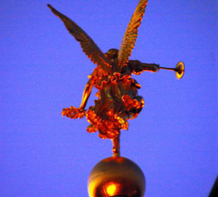 Auf der Spitze der Engel