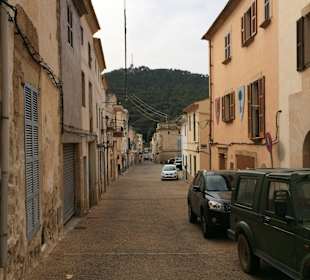 Enge Gassen in Capdepera zur Burg