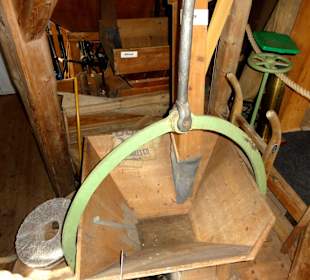 Trichter über dem Mühlstein