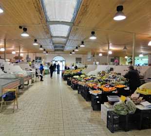 Rundgang zwischen den Auslagen des Mercato Civico