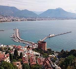 Ausblick von der Burg auf den Hafen