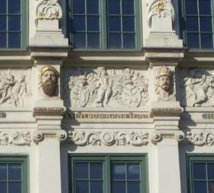 Teilansicht der Fassade vom Goldenem Haus