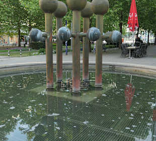 Der Kugelbrunnen im nördlichen Breiten Weg